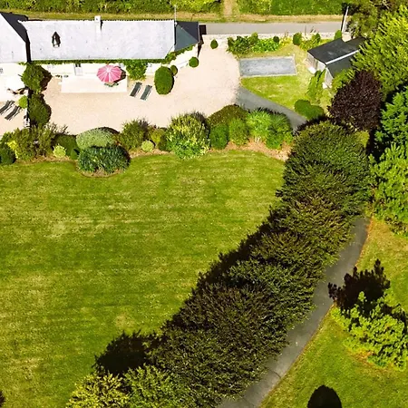 Le Domaine Des Roseraies,