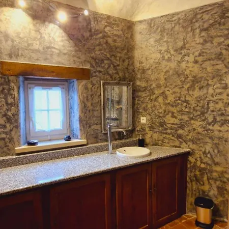 Le Domaine Des Roseraies,