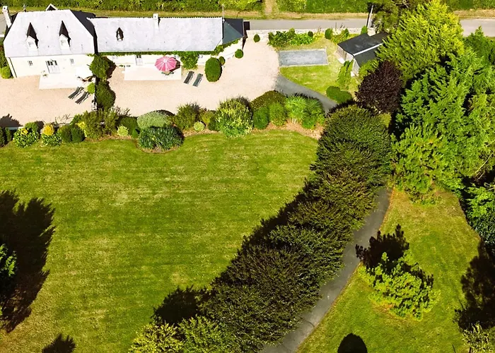 Le Domaine Des Roseraies,