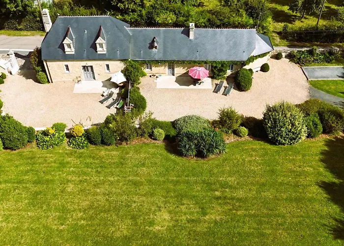 Le Domaine Des Roseraies,