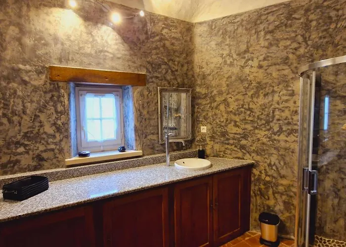 Le Domaine Des Roseraies,